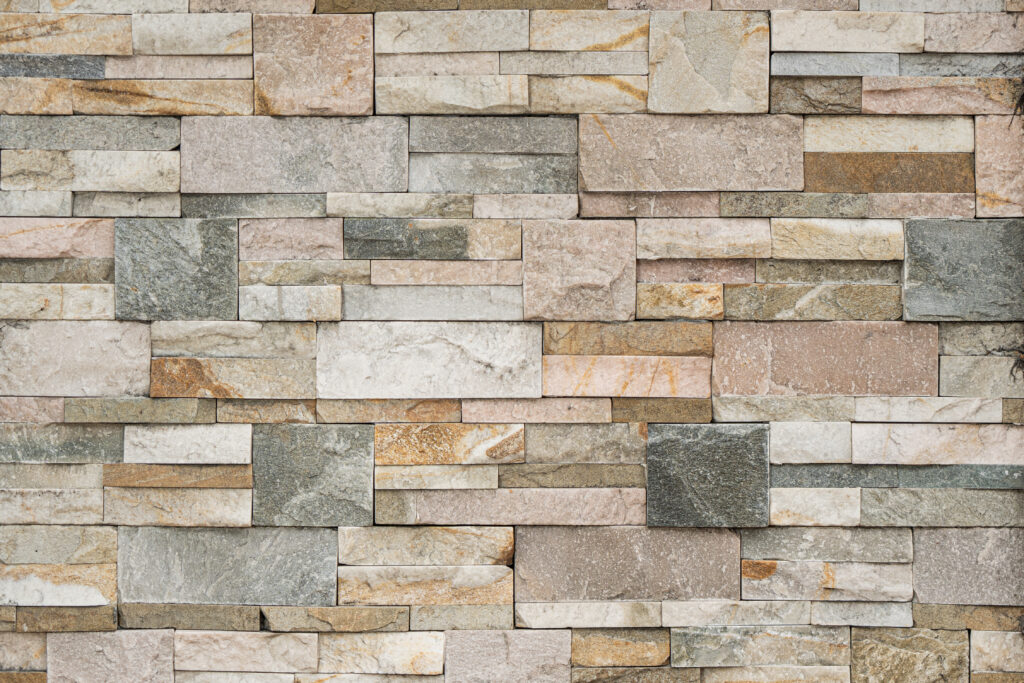 Panell de pedra natural Quarsita Fina de textura subtil, tons clars i acabat elegant, ideal per a parets interiors i exteriors, Construccions Ramilo